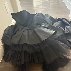 Elegant Black Strapless Gown with Tulle Skirt
